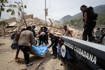 Más de 100 edificios colapsados solamente en La Guaira, vecina a Caracas