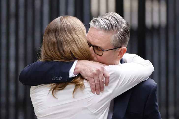 El primer ministro británico, Keir Starmer, anuncia su dimisión