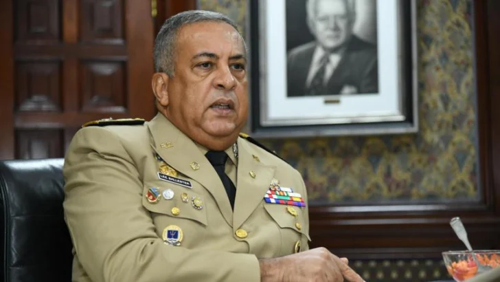 Arrestan inspector de Migración en Punta Cana acusado de exigir RD$100,000 a mujer para viajar a España 