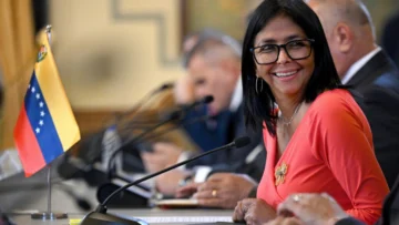 Venezuela: Delcy Rodríguez llega a India para impulsar la cooperación en materia petrolera