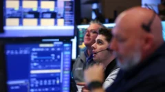 Wall Street cierra mixto, con nuevas caídas en empresas tecnológicas y de semiconductores Wall Street cierra mixto, con nuevas caídas en empresas tecnológicas y de semiconductores