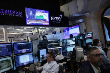 Wall Street cierra mixto con récord del Dow Jones y caídas en Nasdaq