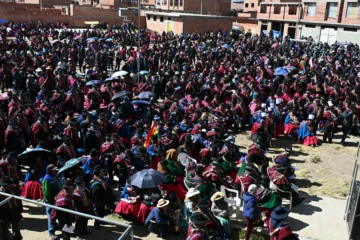 Presidente Paz logra acuerdo con Central Obrera, pero campesinos mantienen bloqueos