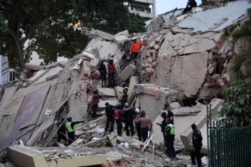 Edificios destruidos, heridos y pánico por dos fuertes sismos en Venezuela