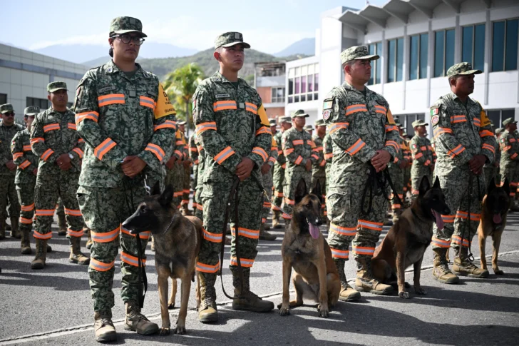 Explosión hiere a rescatistas durante labores de búsqueda entre escombros en La Guaira