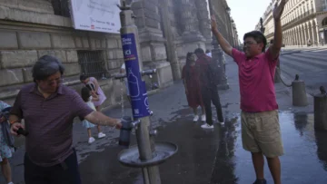 Con sensación de 44°C, París se asfixia con más calor que en La Meca