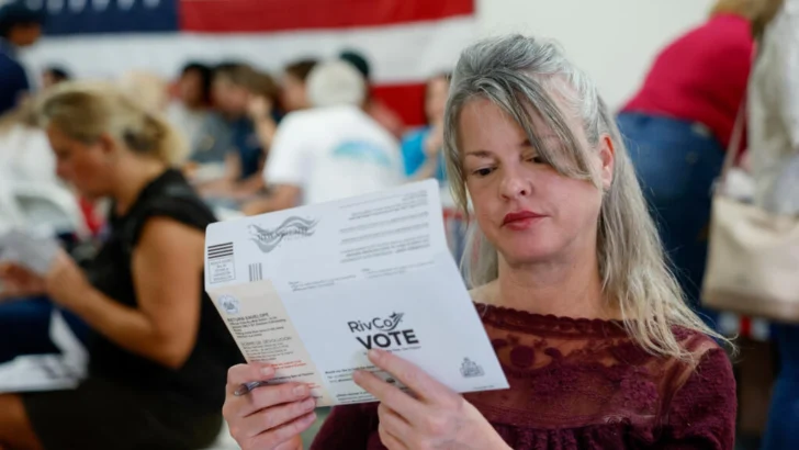 Los californianos votan en unas reñidas elecciones primarias para gobernador y congresista