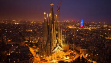 La Sagrada Familia: obra maestra de Gaudí que se alzó más alto que cualquier templo, pero nunca más que Dios La Sagrada Familia: obra maestra de Gaudí que se alzó más alto que cualquier templo, pero nunca más que Dios