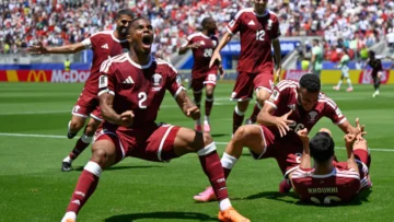 Mundial 2026: Qatar consigue histórico punto con un cabezazo agónico ante Suiza