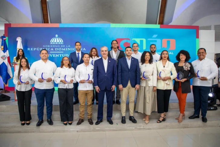 Abinader-se-autodenomina-presidente-del-Sistema-Nacional-de-Etica-Juvenil-y-promete-reuniones-mensuales-1-728x486