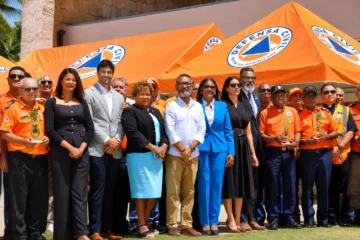 Defensa Civil celebra 60 años reconociendo el servicio de su voluntariado y directores provinciales