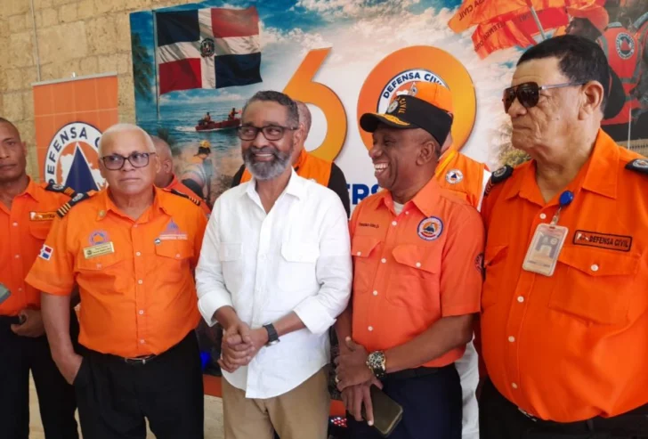 Defensa Civil celebra 60 años reconociendo el servicio de su voluntariado y directores provinciales