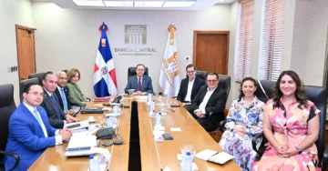 Valdez Albizu recibió la visita de una delegación ejecutiva del Citibank