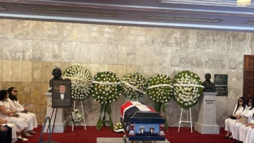Comienza el funeral de Álex Bueno entre música, recuerdos y emotividad