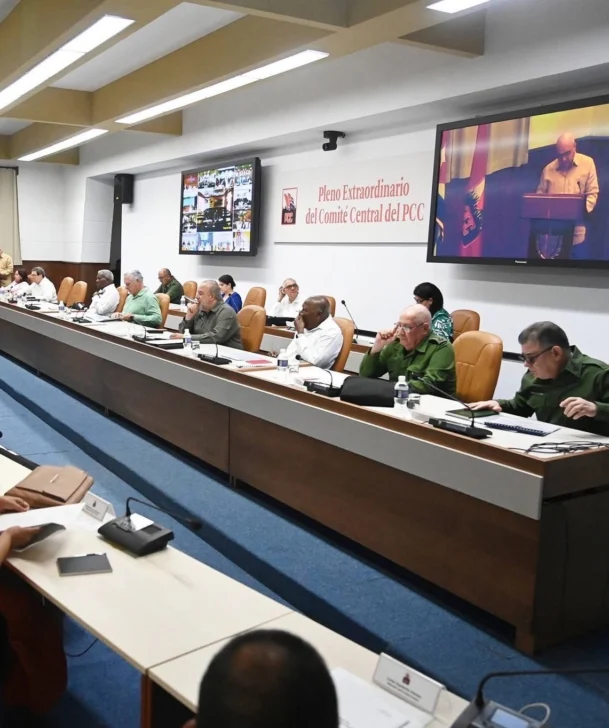 Raúl Castro 'está plenamente de acuerdo' con las reformas, afirma el PC cubano