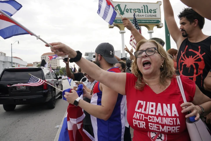 Cubana-en-Florida-728x485