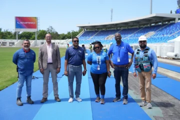 Santo Domingo 2026: inicia instalación de la moderna pista de atletismo del Estadio Félix Sánchez