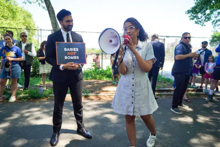 Quiénes son Darializa Chevalier y Adriano Espaillat, los protagonistas de una reñida primaria demócrata en Nueva York