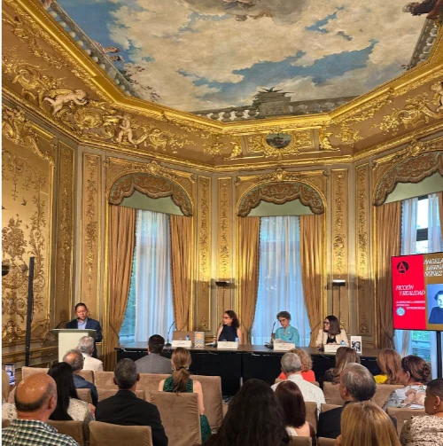 El-salon-Juan-Bosch-de-Casa-America-en-que-se-monto-el-panel-con-las-tres-escritoras-dominicanas.-Foto-Embajada-Dominicana-en-Espana