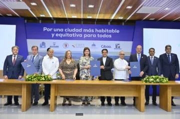 Raquel Peña encabeza firma del Pacto por una Mejor Ciudad para impulsar visión de futuro de Santiago
