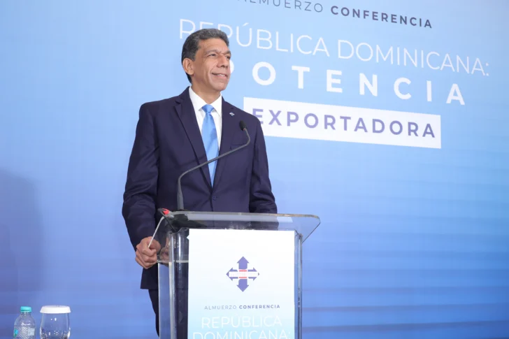 Foto-2-El-presidente-de-Adoexpo-Karel-Castillo-se-dirige-a-los-presentes-728x485