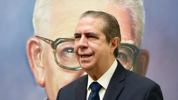 Francisco Javier García considera que el país está preparado para elegir una mujer presidenta