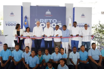 Gobierno inaugura techado escolar de RD$ 49.1 millones en Duvergé