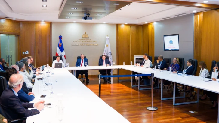 Gobierno consultó a empresarios, sindicatos y líderes políticos antes de anunciar paquete económico