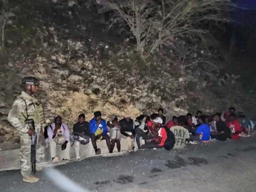 Operativo militar deja 157 indocumentados detenidos en la frontera; comandante general inspecciona la zona suroest