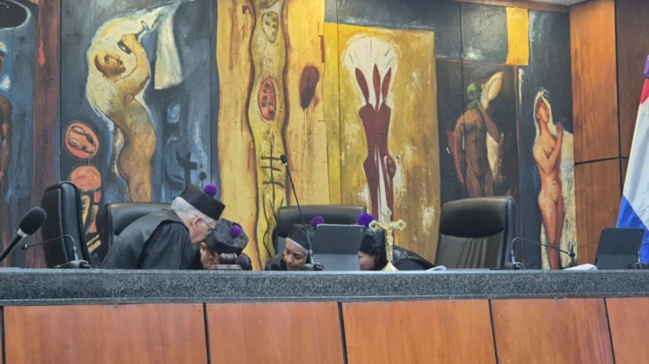 Aplazan por segunda vez audiencia de demanda de Carlos Balcácer contra Mirna Ortiz