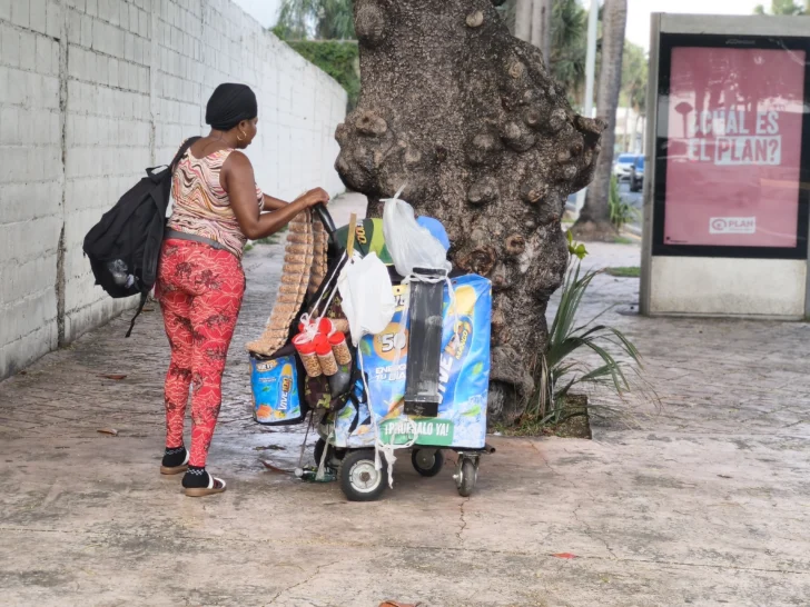 Vendedores ambulantes en Santo Domingo 2026: por qué siguen dominando calles y semáforos de la capital dominicana