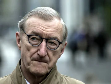 Julian Barnes, el escritor de pluma elegante que ha cerrado su carrera con 'Despedidas' Julian Barnes, el escritor de pluma elegante que ha cerrado su carrera con 'Despedidas'