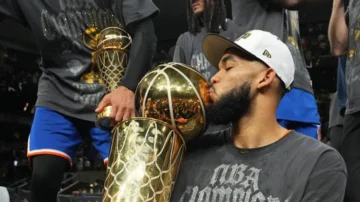Karl-Anthony Towns promete traer el Trofeo Larry O’Brien a RD, pero aún no hay fecha oficial Karl-Anthony Towns promete traer el Trofeo Larry O’Brien a RD, pero aún no hay fecha oficial