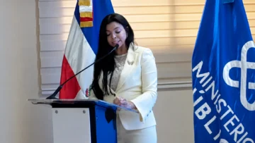 “La justicia no son escritorios nuevos, sino servicio humano”, afirma Yeni Berenice en Santiago