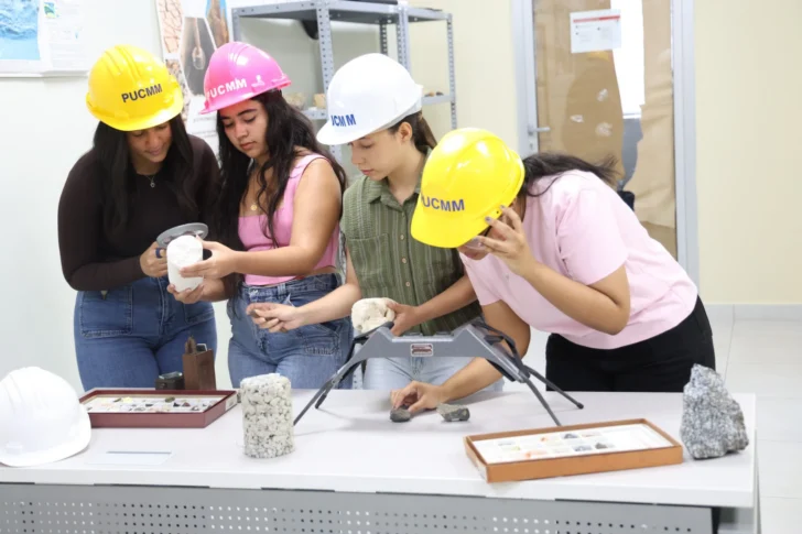 Las mujeres dominan las universidades, pero siguen siendo minoría en las ingenierías