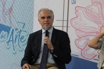 De Camps reivindica la educación artística, pero deja pendiente la prueba de los resultados