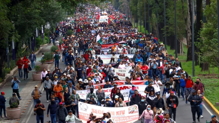 Miles de manifestantes bloquearon el acceso al estadio mundialista Azteca de México Miles de manifestantes bloquearon el acceso al estadio mundialista Azteca de México