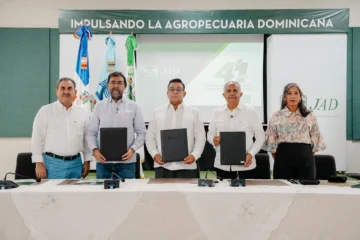 Firman convenio para promover el uso eficiente del agua en la agricultura dominicana
