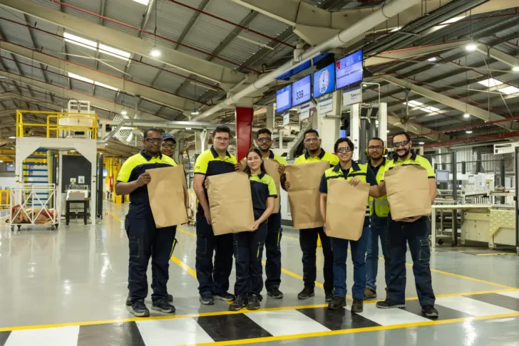 Uno de los activos más destacados de la operación local es su planta de sacos de papel, que la empresa describe como una de las más avanzadas de la región.