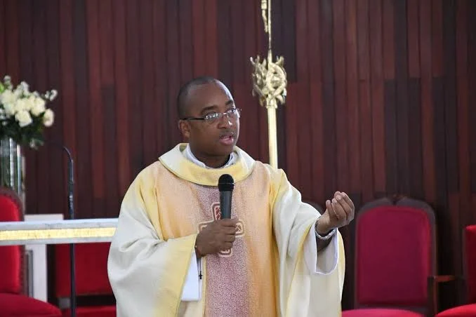 En Corpus Christi, sacerdote llama a frenar la ola de violencia en RD