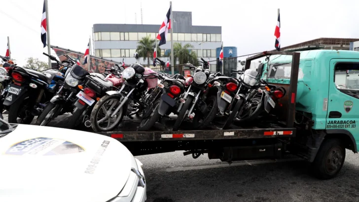 14 haitianos detenidos y 46 motores retenidos en operativo en el Gran Santo Domingo 14 haitianos detenidos y 46 motores retenidos en operativo en el Gran Santo Domingo