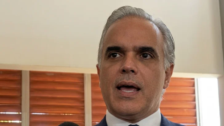 Ministro de Educación dice desconoce proyecto de ley que propone descontar salarios a docentes que participen en huelgas