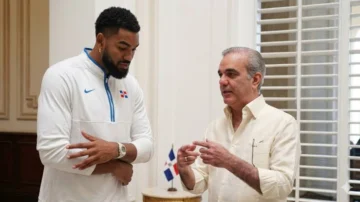Presidente Abinader felicita a Karl-Anthony Towns tras conquistar campeonato de la NBA Presidente Abinader felicita a Karl-Anthony Towns tras conquistar campeonato de la NBA