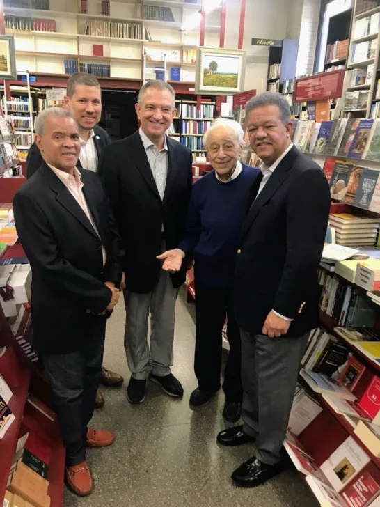 Don Gino, Pablo VI, Aldo Moro y Francesco Cossiga en la Roma de los Libros de Leonel Fernández