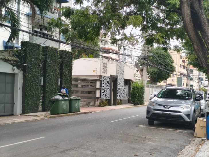 Desigualdad urbana en Santo Domingo: cómo una sola calle separa la riqueza de la pobreza en la capital dominicana