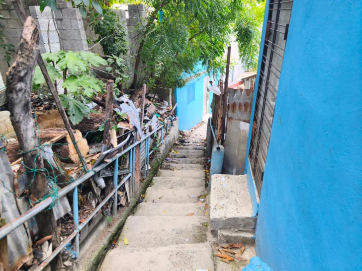 Desigualdad urbana en Santo Domingo: cómo una sola calle separa la riqueza de la pobreza en la capital dominicana