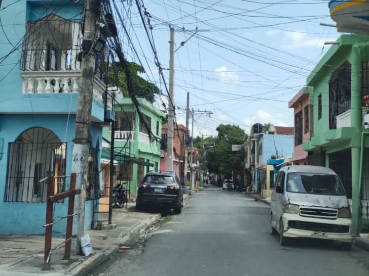 Desigualdad urbana en Santo Domingo: cómo una sola calle separa la riqueza de la pobreza en la capital dominicana
