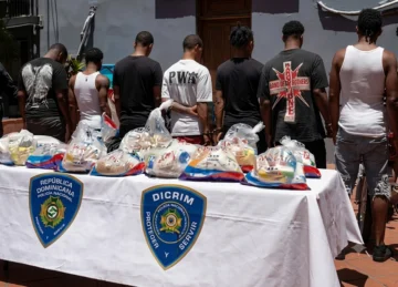 Apresan a siete hombres por robo de alimentos de un camión del Plan Social captado en video