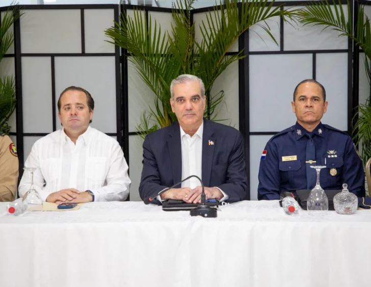 Abinader encabeza reunión de seguimiento al Plan de Seguridad Ciudadana Abinader encabeza reunión de seguimiento al Plan de Seguridad Ciudadana