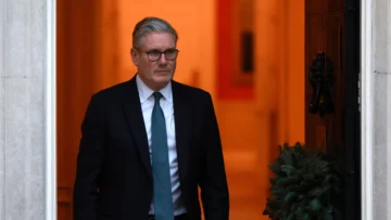 Cómo Keir Starmer pasó de tener una victoria electoral aplastante en Reino Unido a renunciar menos de 2 años después de asumir como primer ministro Cómo Keir Starmer pasó de tener una victoria electoral aplastante en Reino Unido a renunciar menos de 2 años después de asumir como primer ministro